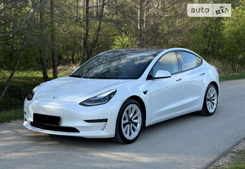 Седан Tesla Model 3 2021 в Чернигове