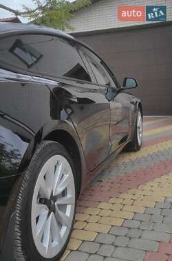 Седан Tesla Model 3 2021 в 
