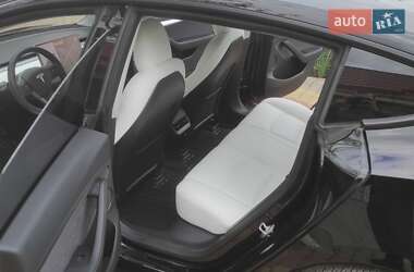 Седан Tesla Model 3 2021 в 