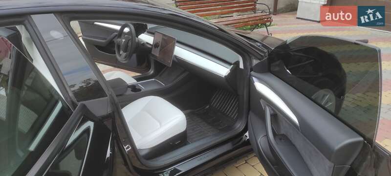 Седан Tesla Model 3 2021 в Виннице