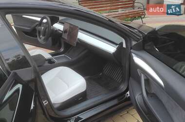 Седан Tesla Model 3 2021 в 