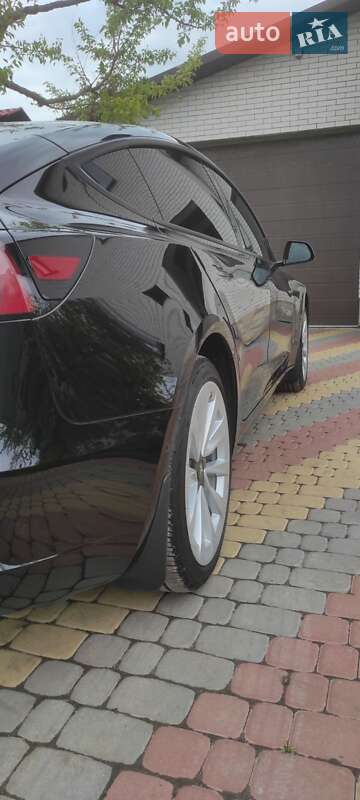 Седан Tesla Model 3 2021 в Виннице