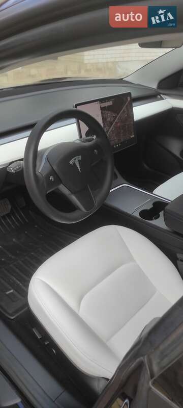 Седан Tesla Model 3 2021 в Виннице