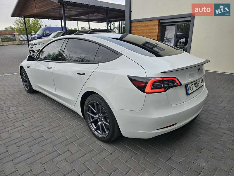 Седан Tesla Model 3 2021 в Коломиї