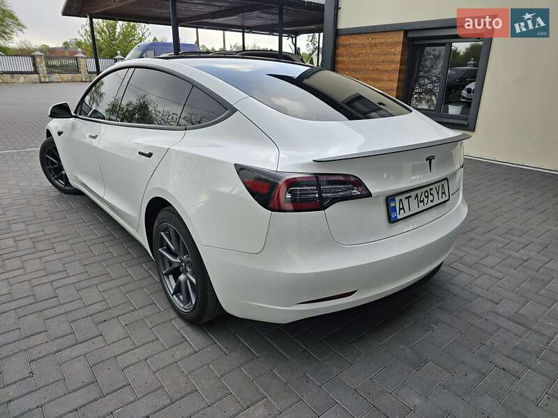 Седан Tesla Model 3 2021 в Коломиї