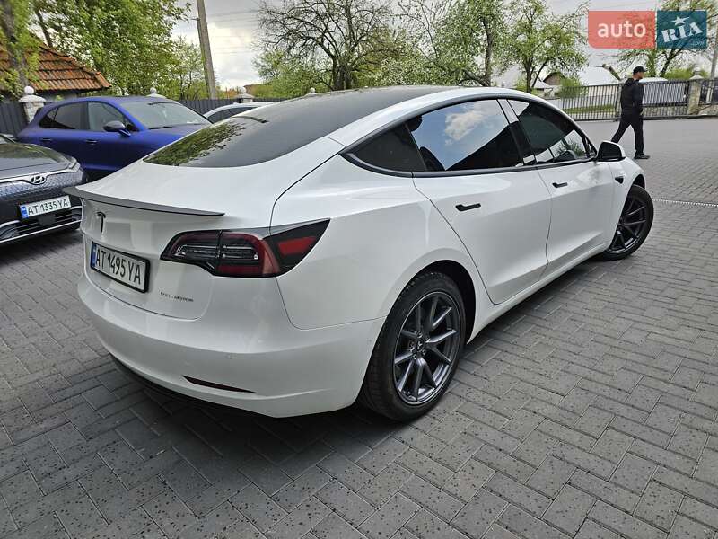 Седан Tesla Model 3 2021 в Коломиї