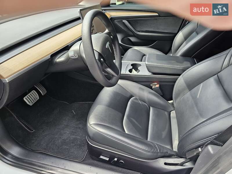 Седан Tesla Model 3 2021 в Коломиї