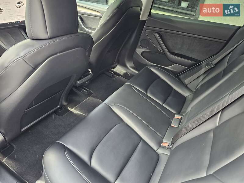 Седан Tesla Model 3 2021 в Коломиї