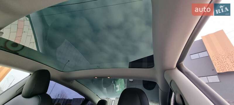 Седан Tesla Model 3 2020 в Чернівцях