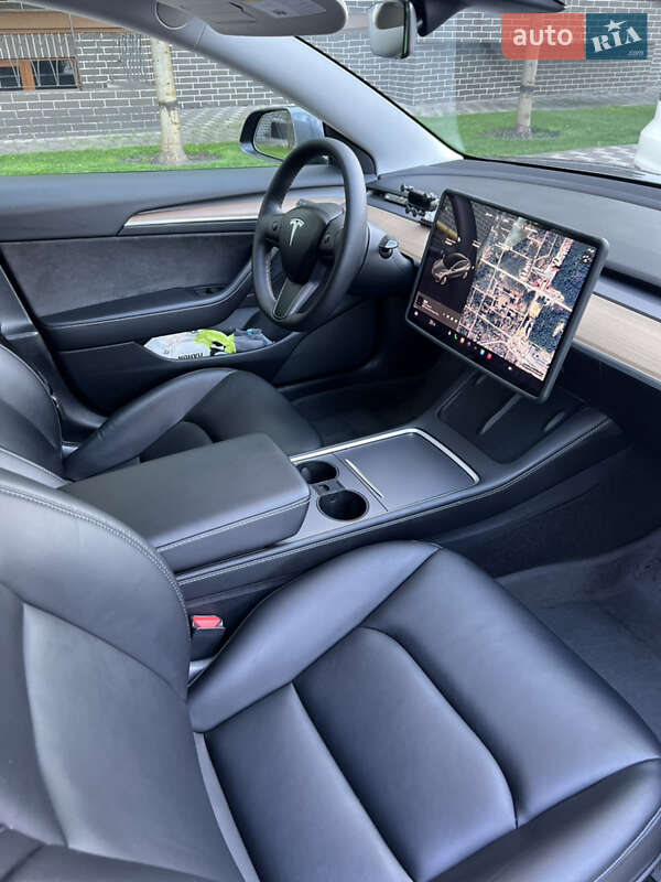 Седан Tesla Model 3 2021 в Києві