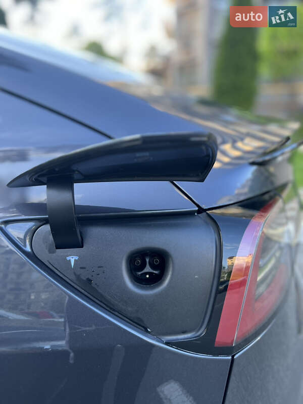 Седан Tesla Model 3 2021 в Києві