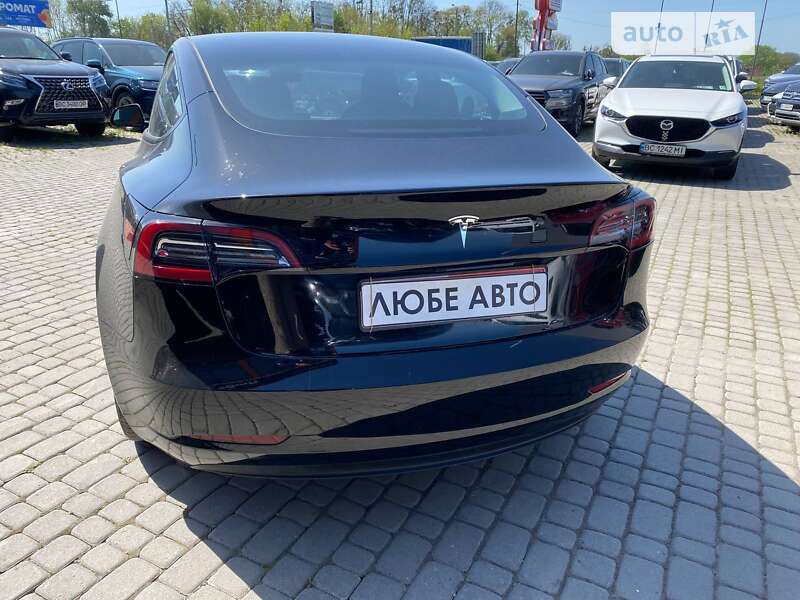 Седан Tesla Model 3 2023 в Львове