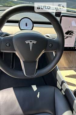 Седан Tesla Model 3 2019 в Черкасах