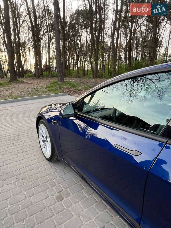 Седан Tesla Model 3 2022 в Львове