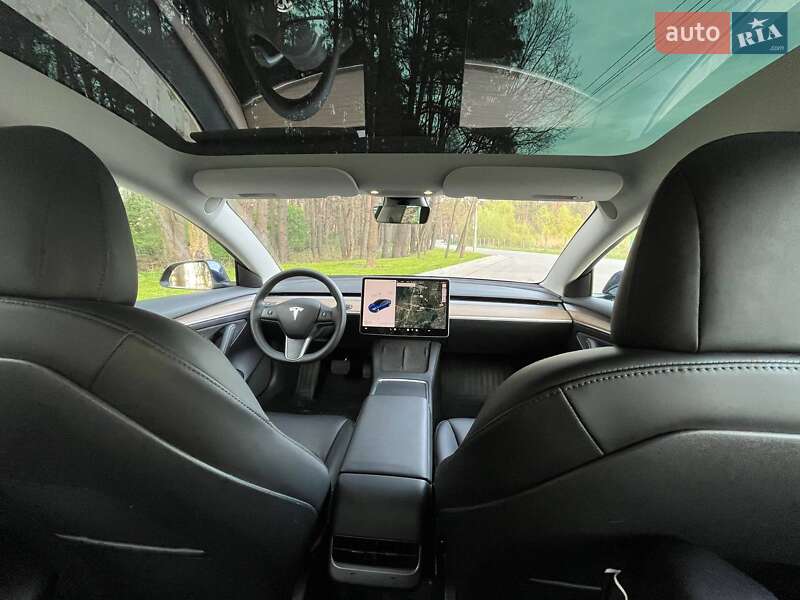 Седан Tesla Model 3 2022 в Львове