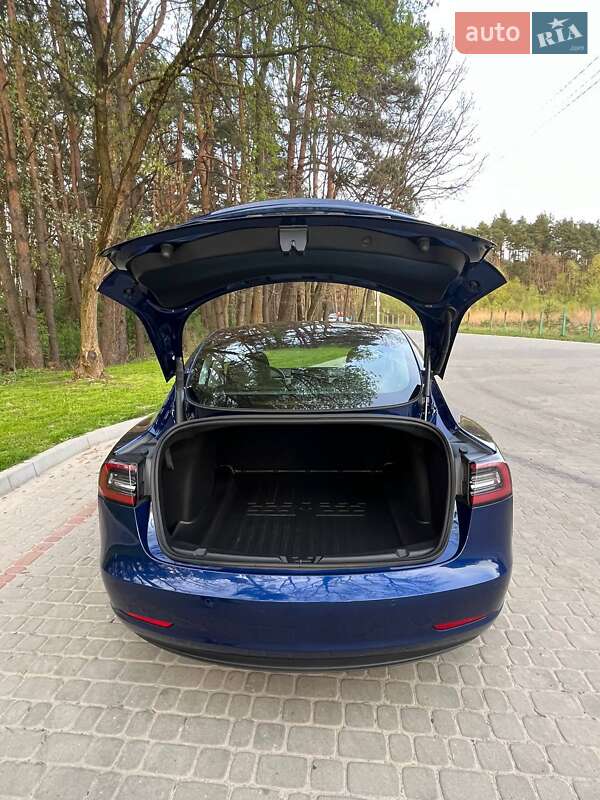 Седан Tesla Model 3 2022 в Львове