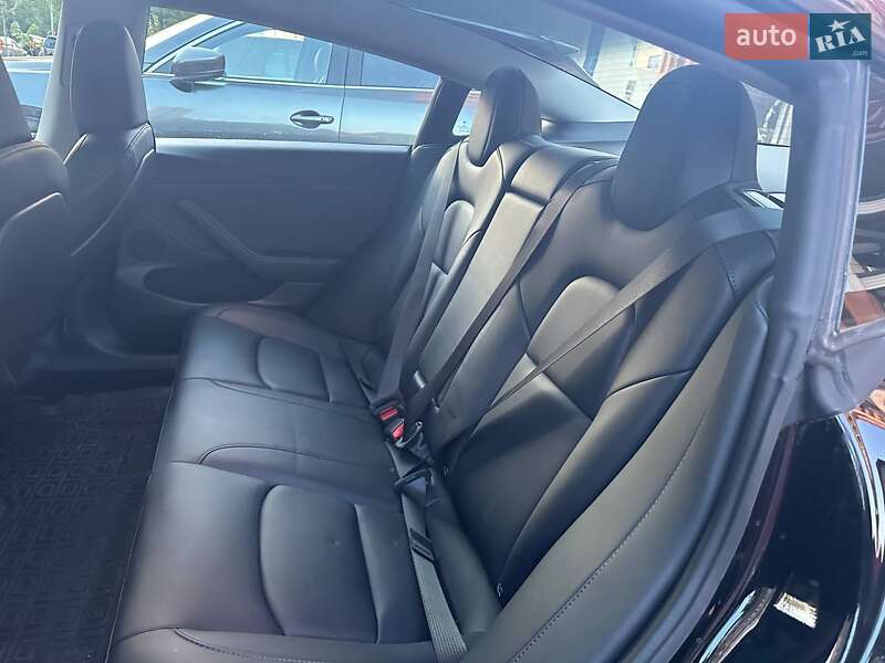 Седан Tesla Model 3 2023 в Києві