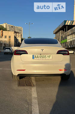 Седан Tesla Model 3 2021 в Києві