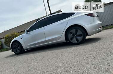 Седан Tesla Model 3 2018 в Ужгороді