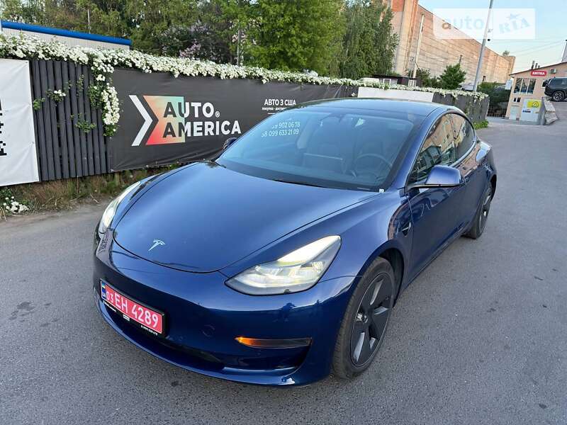Седан Tesla Model 3 2022 в Луцке