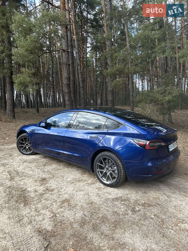 Седан Tesla Model 3 2020 в Києві