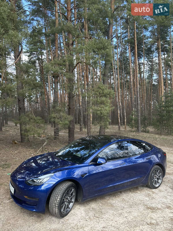 Седан Tesla Model 3 2020 в Киеве