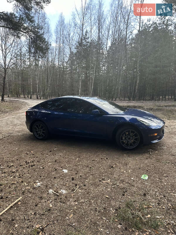 Седан Tesla Model 3 2020 в Києві