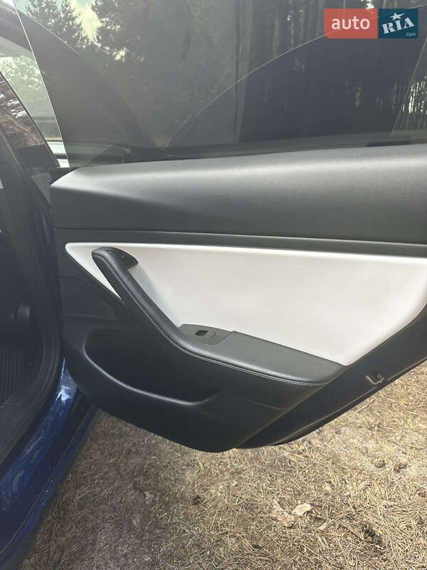 Седан Tesla Model 3 2020 в Києві