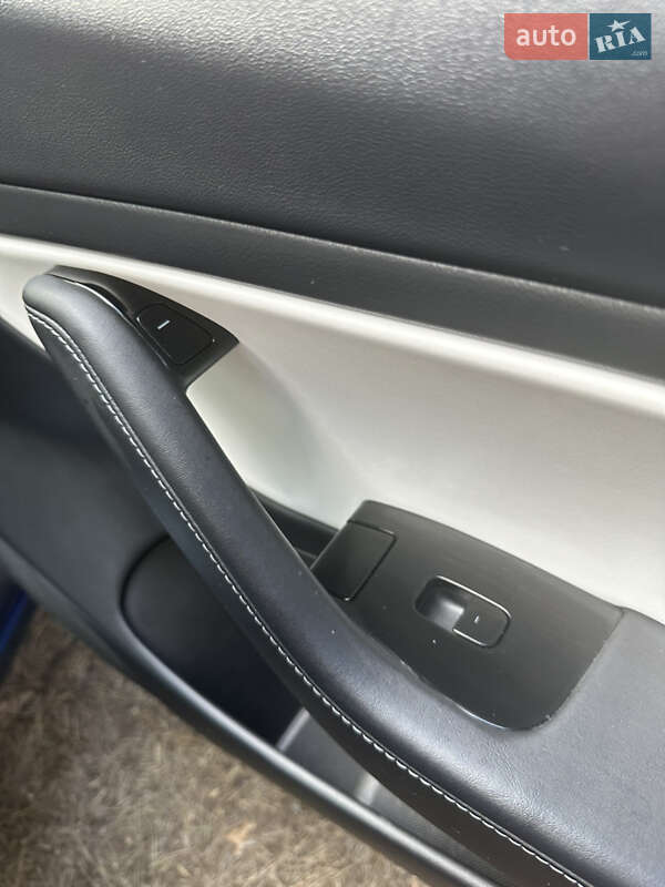 Седан Tesla Model 3 2020 в Киеве