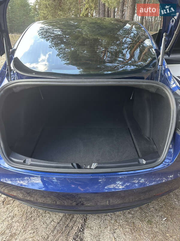 Седан Tesla Model 3 2020 в Києві
