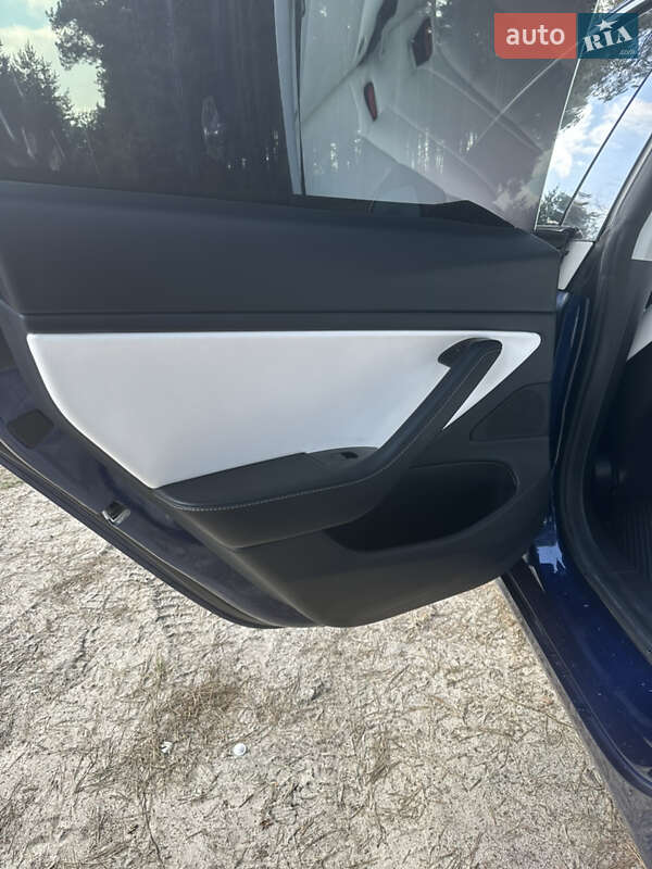 Седан Tesla Model 3 2020 в Києві