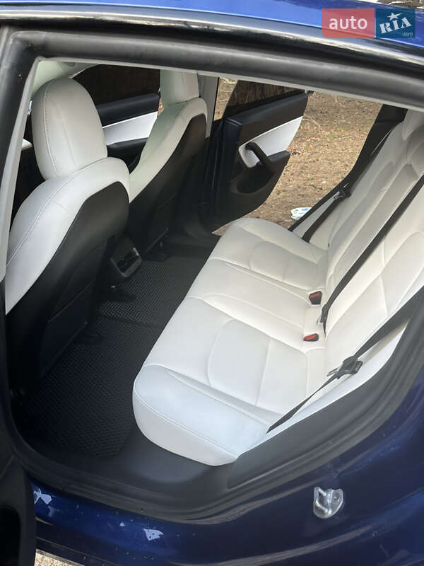 Седан Tesla Model 3 2020 в Киеве