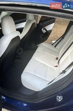 Седан Tesla Model 3 2020 в 