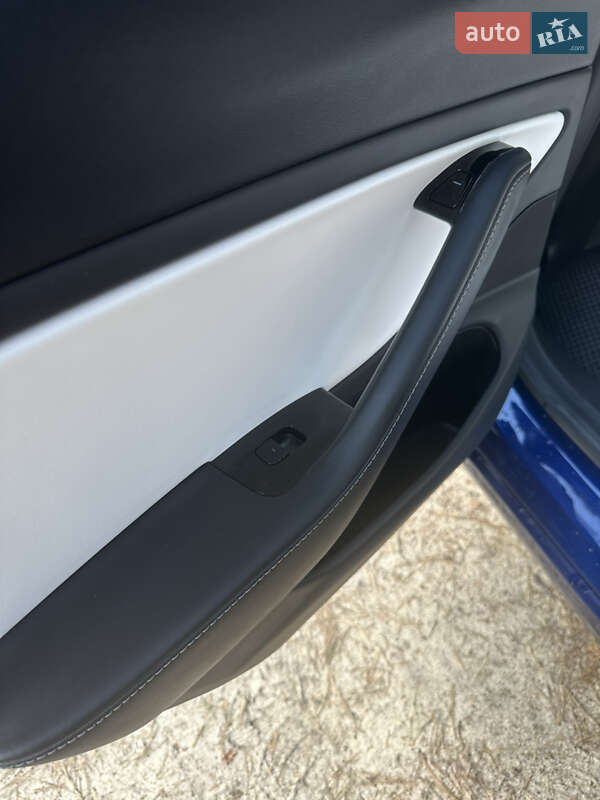 Седан Tesla Model 3 2020 в Києві