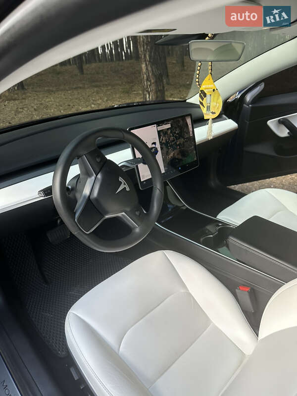 Седан Tesla Model 3 2020 в Києві