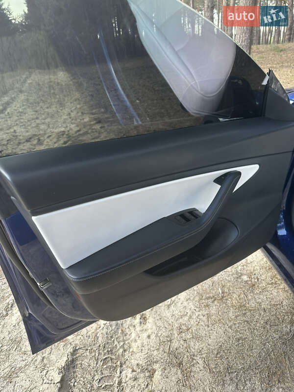 Седан Tesla Model 3 2020 в Києві