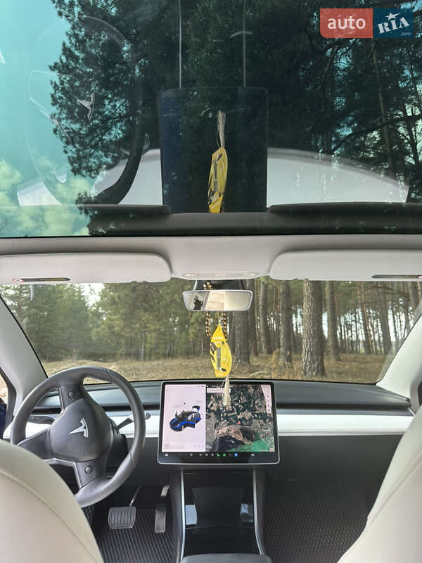 Седан Tesla Model 3 2020 в Києві