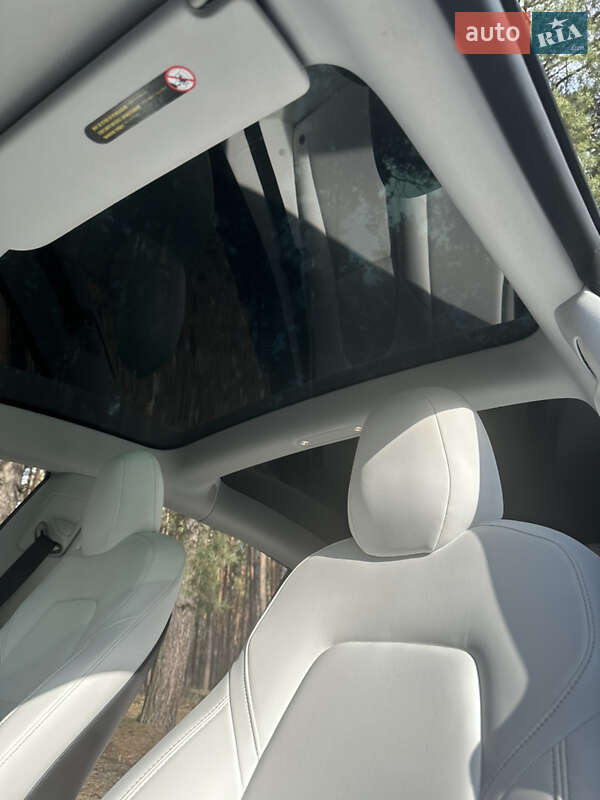 Седан Tesla Model 3 2020 в Києві
