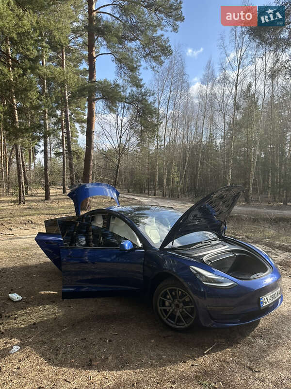 Седан Tesla Model 3 2020 в Києві