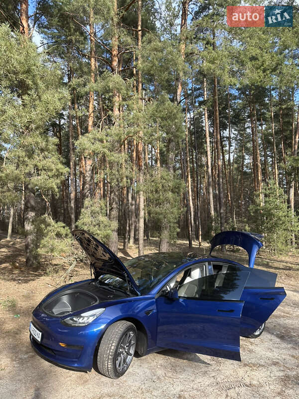 Седан Tesla Model 3 2020 в Києві