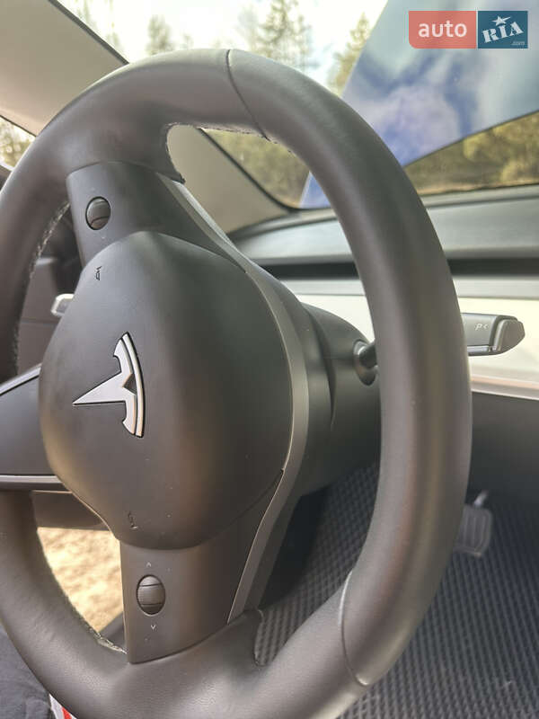 Седан Tesla Model 3 2020 в Киеве
