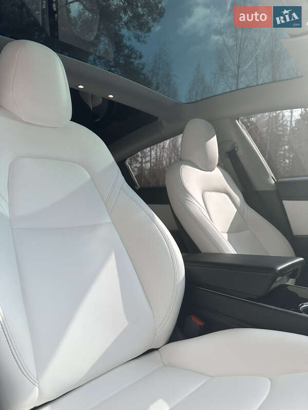 Седан Tesla Model 3 2020 в Киеве