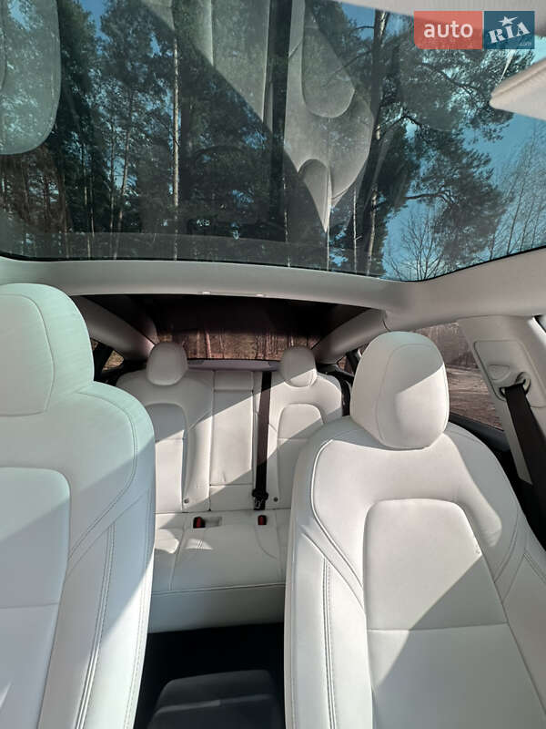 Седан Tesla Model 3 2020 в Києві