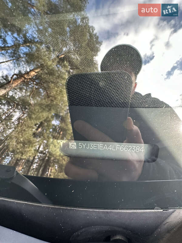 Седан Tesla Model 3 2020 в Києві