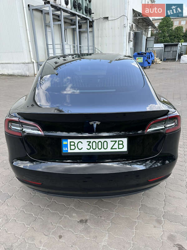 Седан Tesla Model 3 2019 в Львове