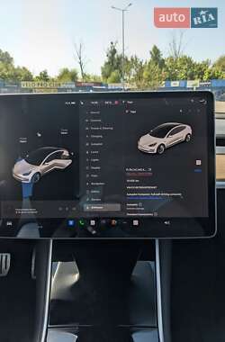 Седан Tesla Model 3 2019 в Киеве