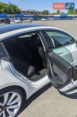 Седан Tesla Model 3 2019 в Киеве