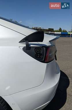 Седан Tesla Model 3 2019 в Киеве