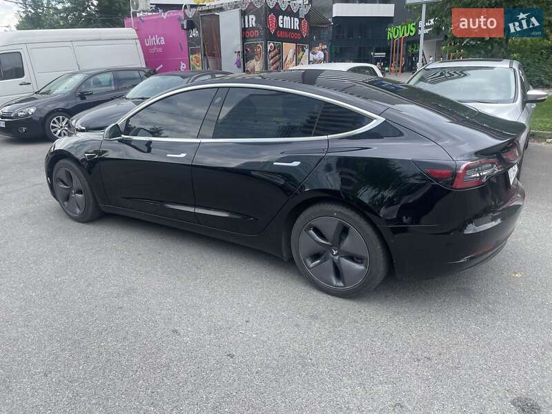 Седан Tesla Model 3 2018 в Києві