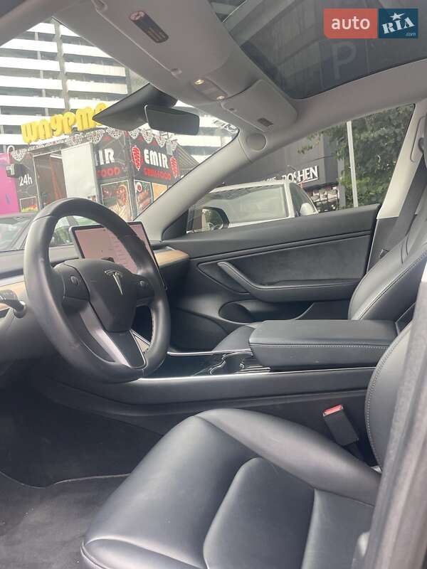 Седан Tesla Model 3 2018 в Києві